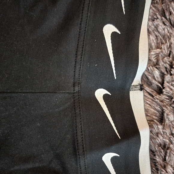 Tights - Picture 2 of 3